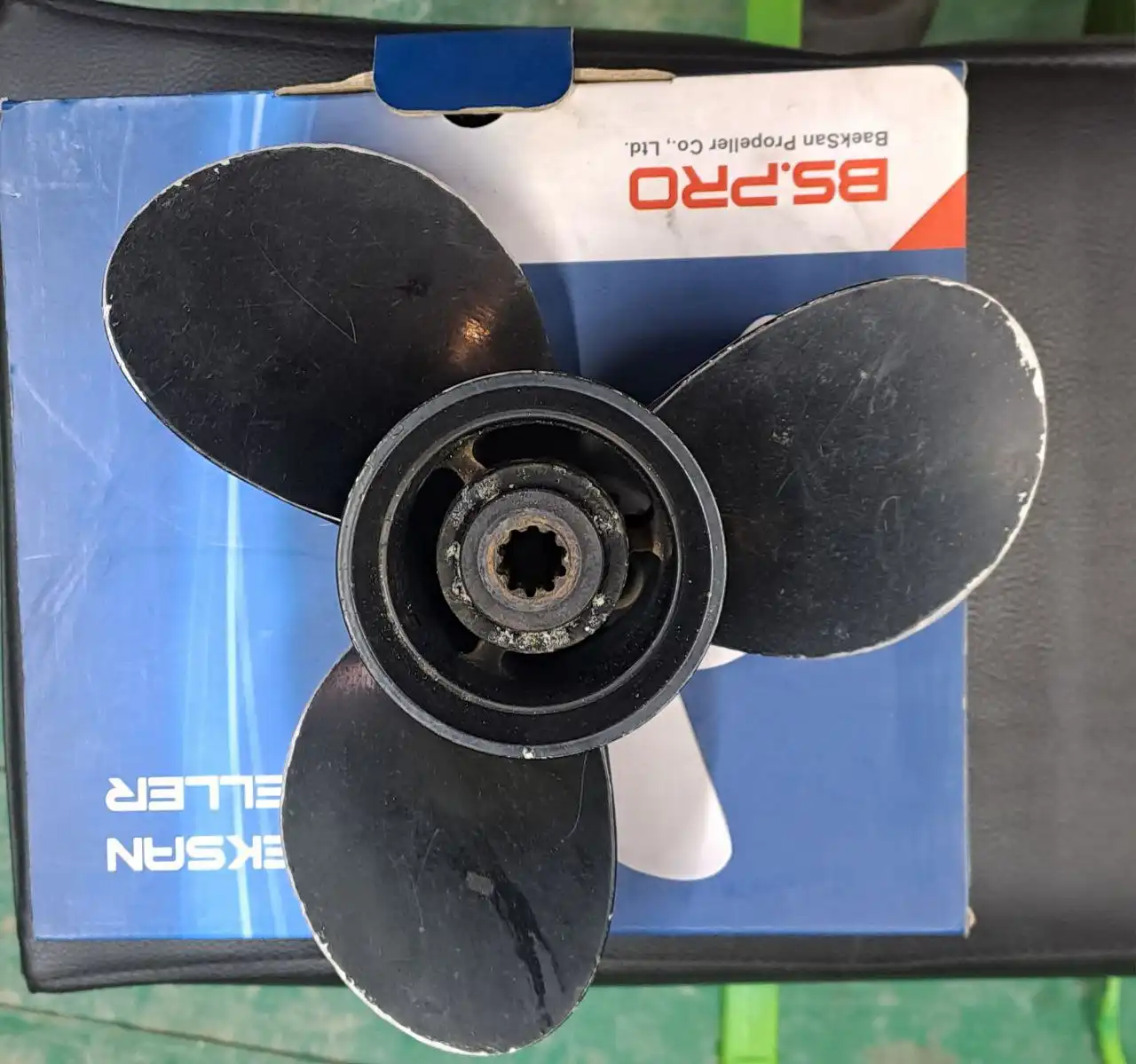 Продам гребной винт Suzuki 9.9-15 л.с - Для лодочных моторов (Запчасти) в Южно-Сахалинск