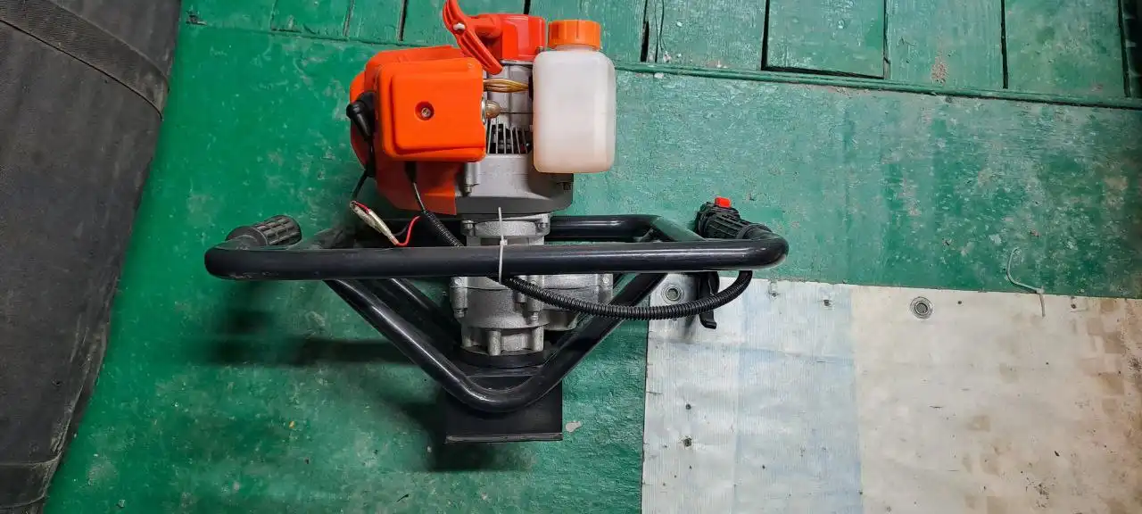 Продам новый ямобур в Южно-Сахалинске - Строительное оборудование (Оборудование) в Южно-Сахалинск