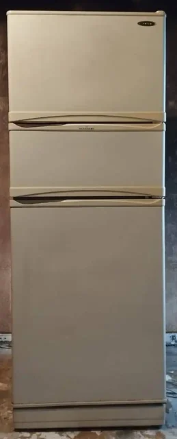 Холодильник с двумя морозильными отсеками - Освещение в Южно-Сахалинск