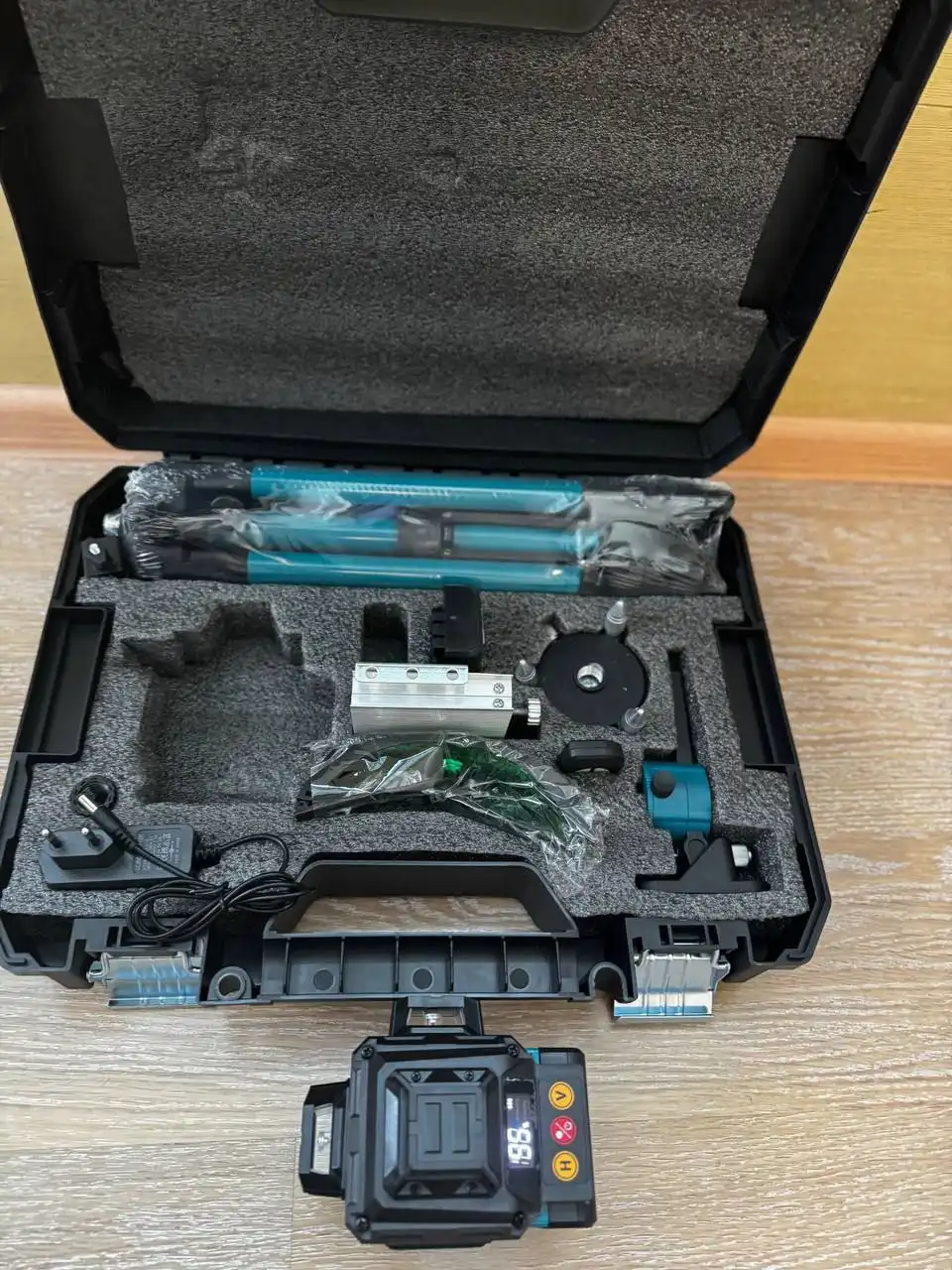 Лазерный уровень Макита - Инструменты (Барахолка) в Южно-Сахалинск