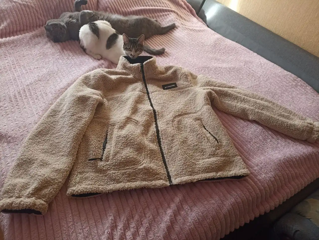 Демисезонная куртка двусторонняя р.46 - Верхняя одежда (Одежда) в Южно-Сахалинск