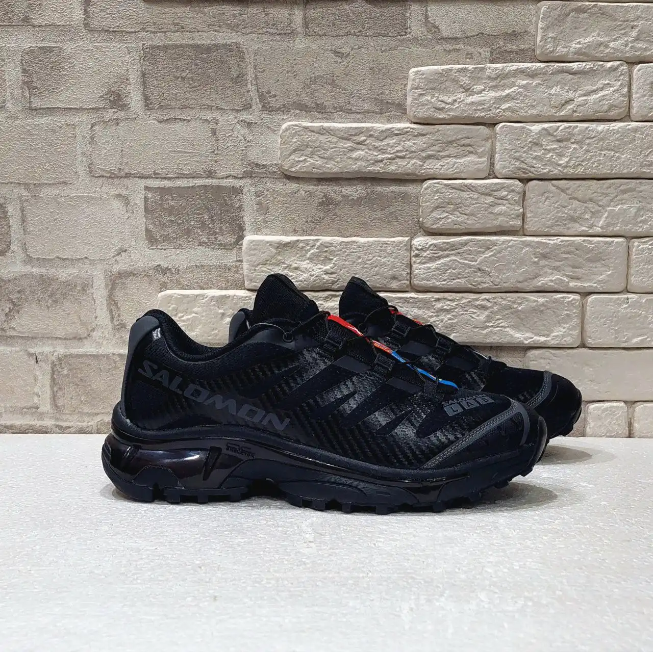 Зимние кроссовки - Обувь (Одежда) в Южно-Сахалинск