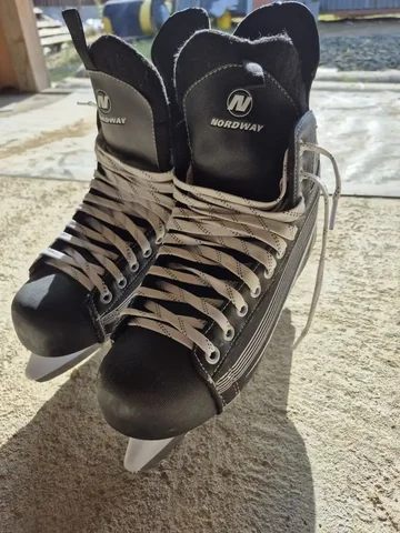 Продам женскую одежду размер 42 - Свадебные платья в Южно-Сахалинск