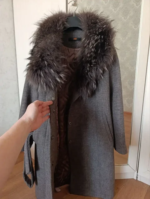 Продам пальто из натурального кашемира - Свадебные платья в Южно-Сахалинск