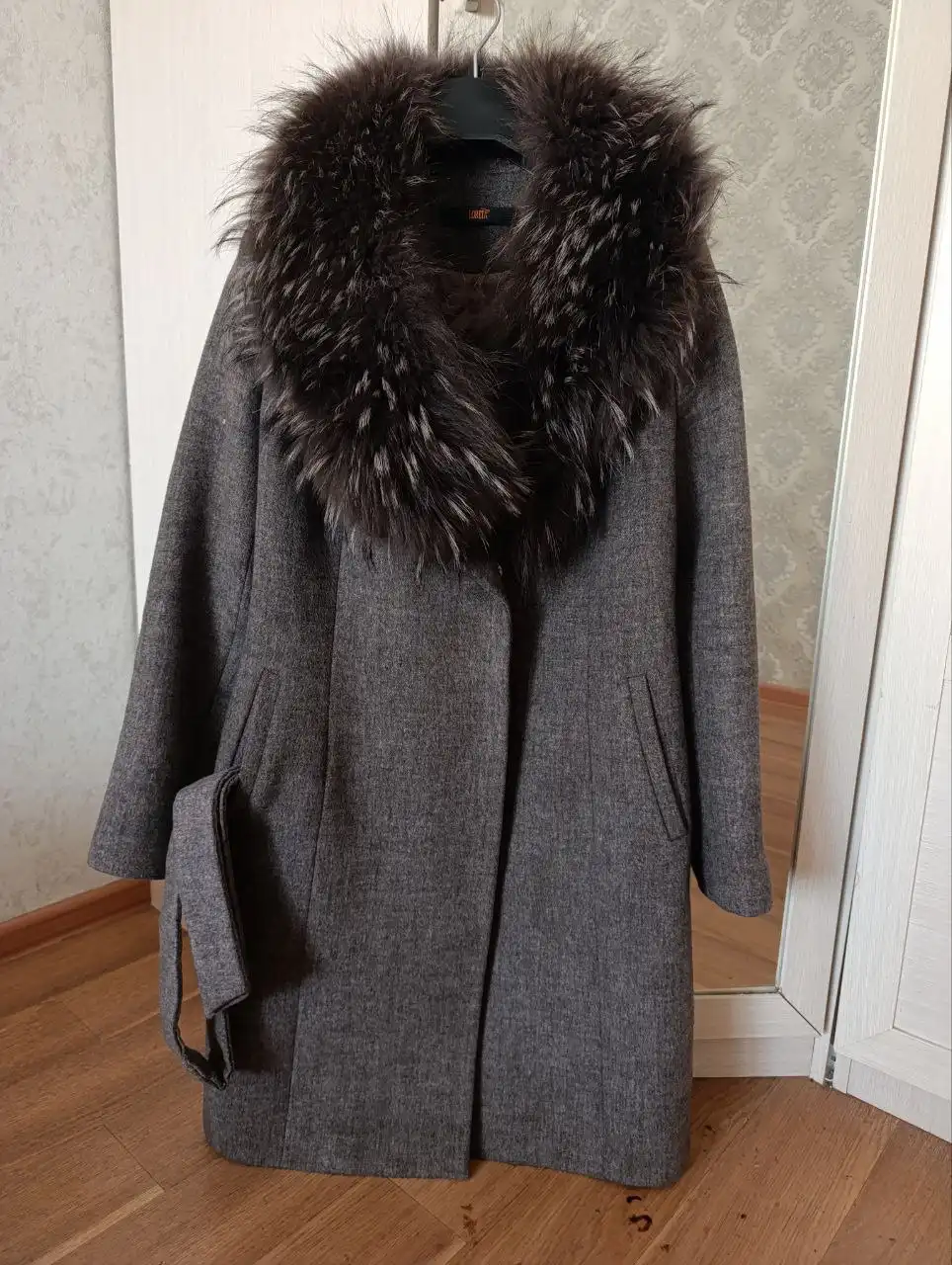 Продам пальто из натурального кашемира - Верхняя одежда (Одежда) в Южно-Сахалинск