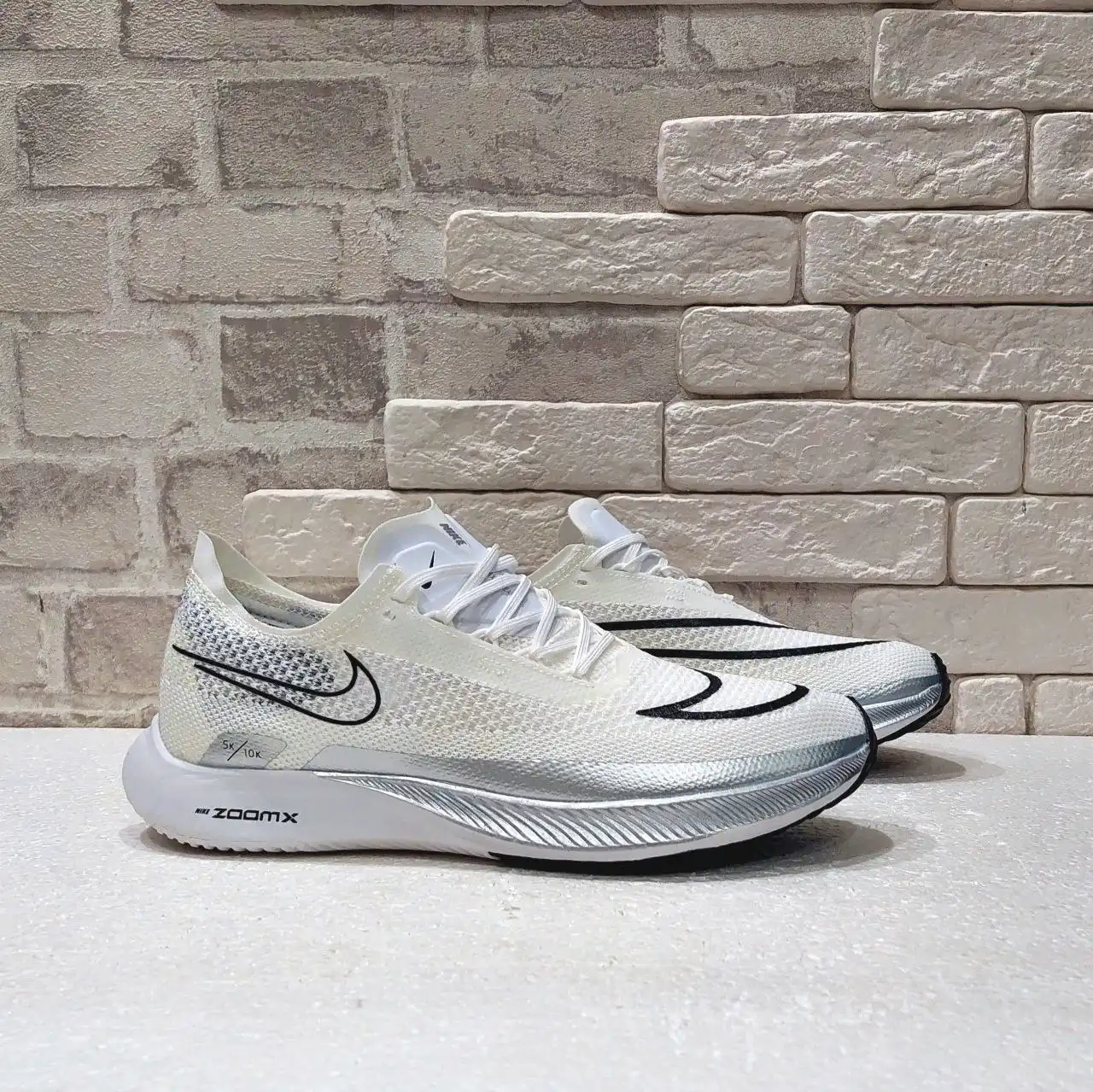 Беговые кроссовки в Южно-Сахалинске - Обувь (Одежда) в Южно-Сахалинск