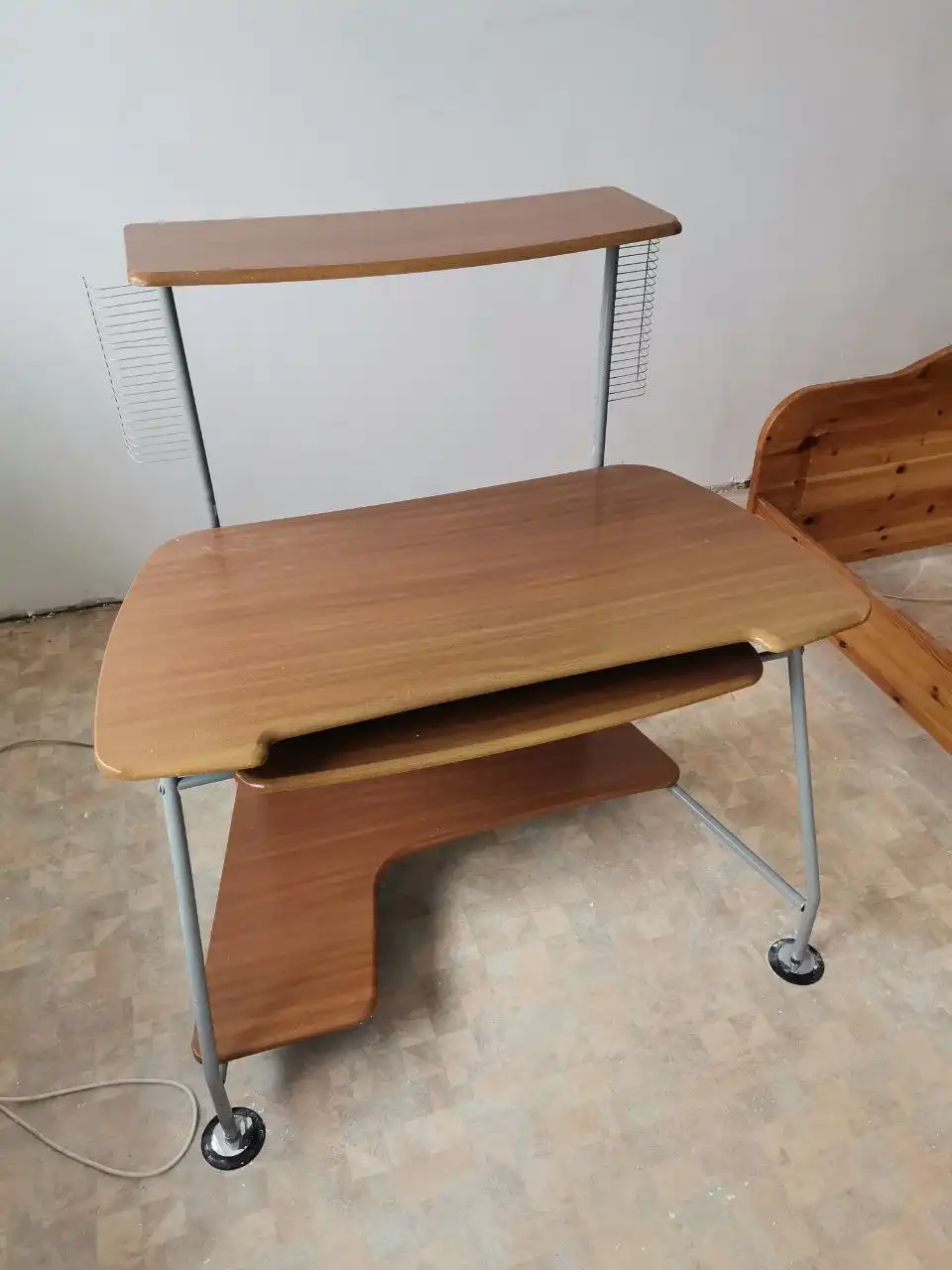 Продажа компьютерного стола - Мебель (Для дома и дачи) в Южно-Сахалинск