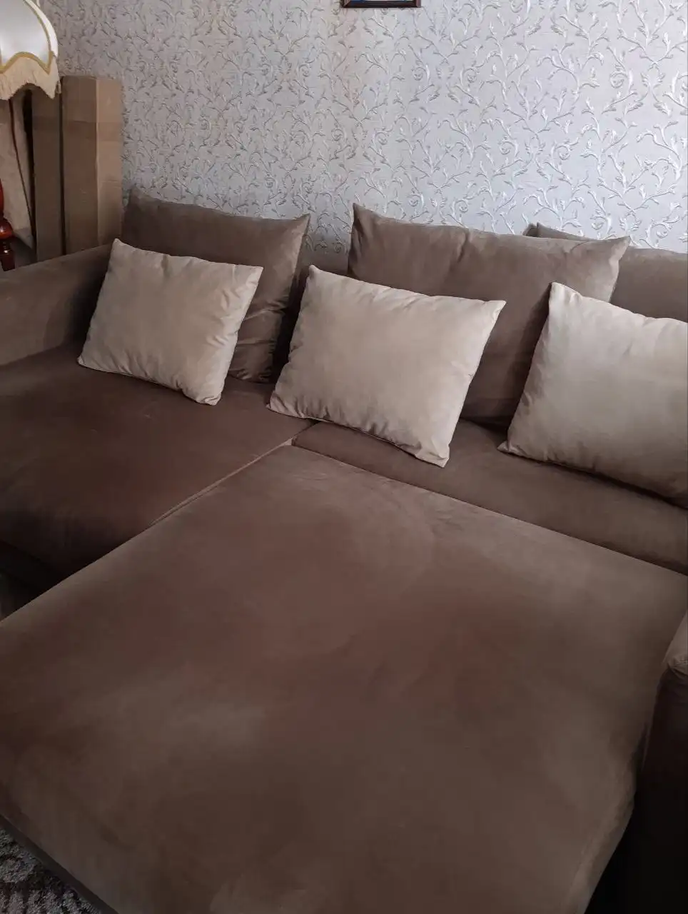 Продам диван практически новый - Мебель (Для дома и дачи) в Южно-Сахалинск