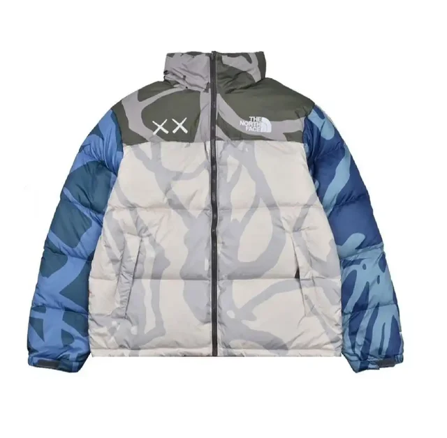 Зимняя куртка TNF размер L - Свадебные платья в Южно-Сахалинск