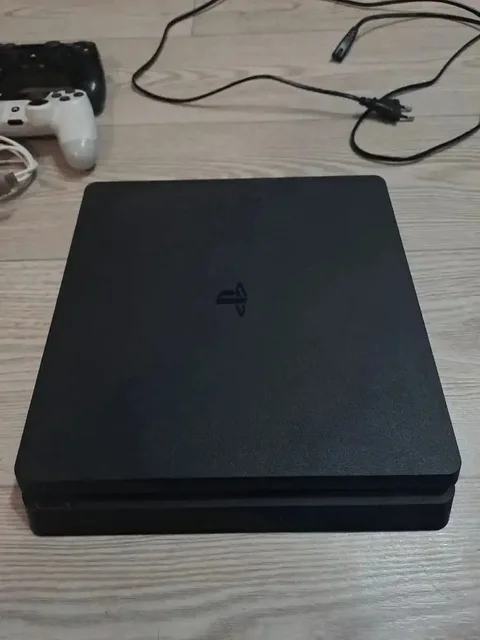 Продам PS4 Slim в хорошем состоянии - Компьютерные игры в Южно-Сахалинск