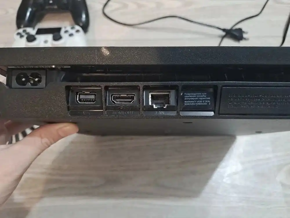 Продам PS4 Slim в хорошем состоянии - Игровые консоли (Электроника) в Южно-Сахалинск