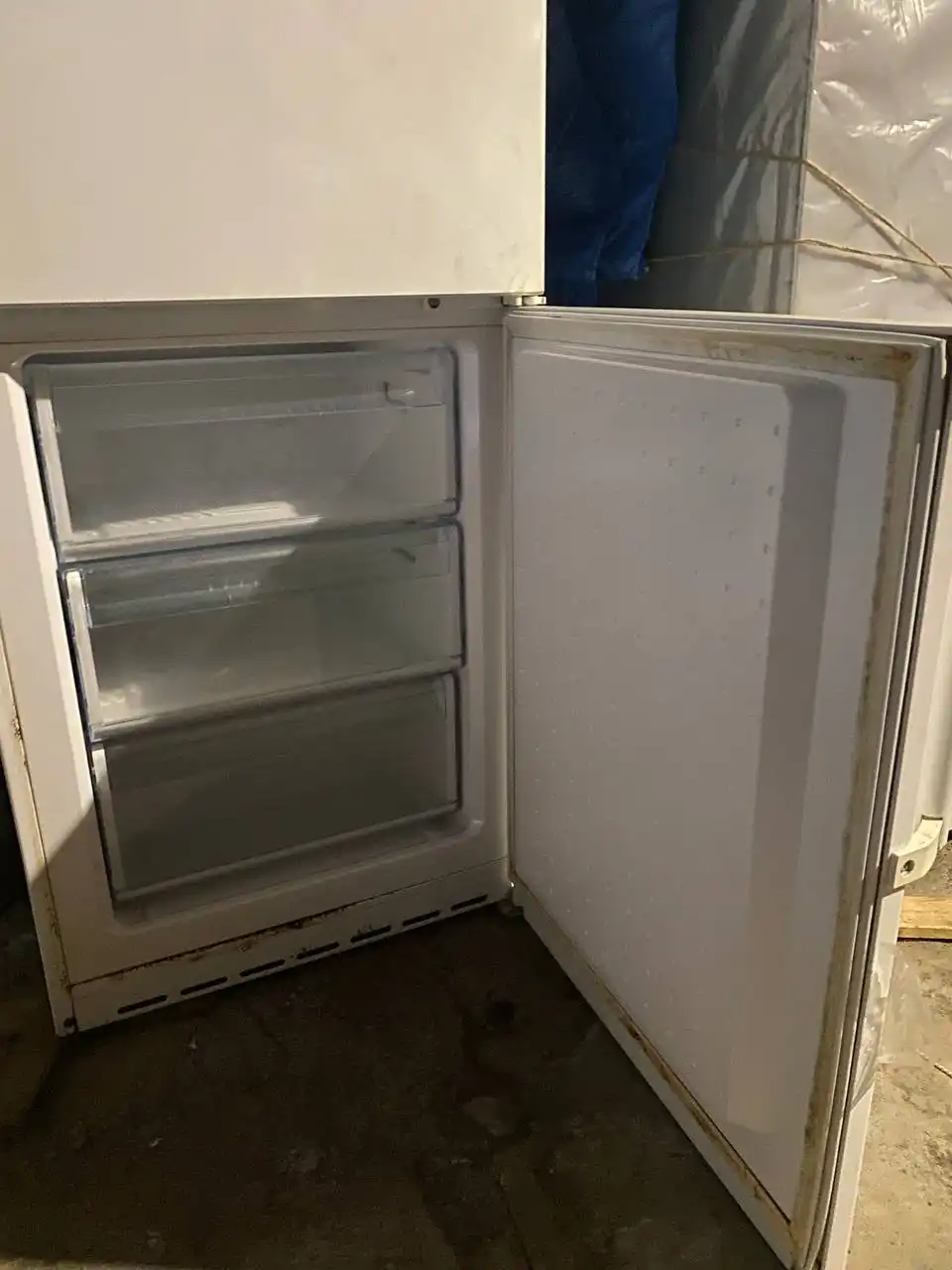 Холодильник в хорошем состоянии - Холодильники (Для дома и дачи) в Холмск