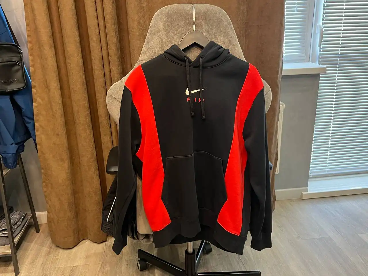 Кофта и ветровка Nike оригинал размер M - Верхняя одежда (Одежда) в Южно-Сахалинск