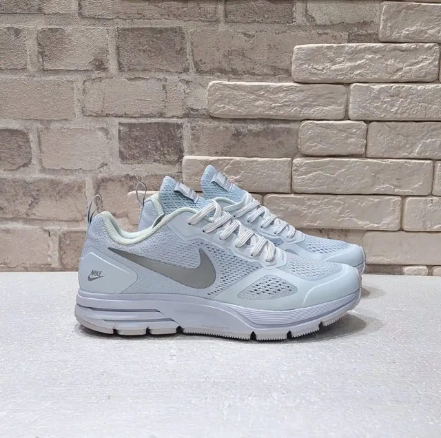 Беговые кроссовки 41 размер - Свадебные платья в Южно-Сахалинск