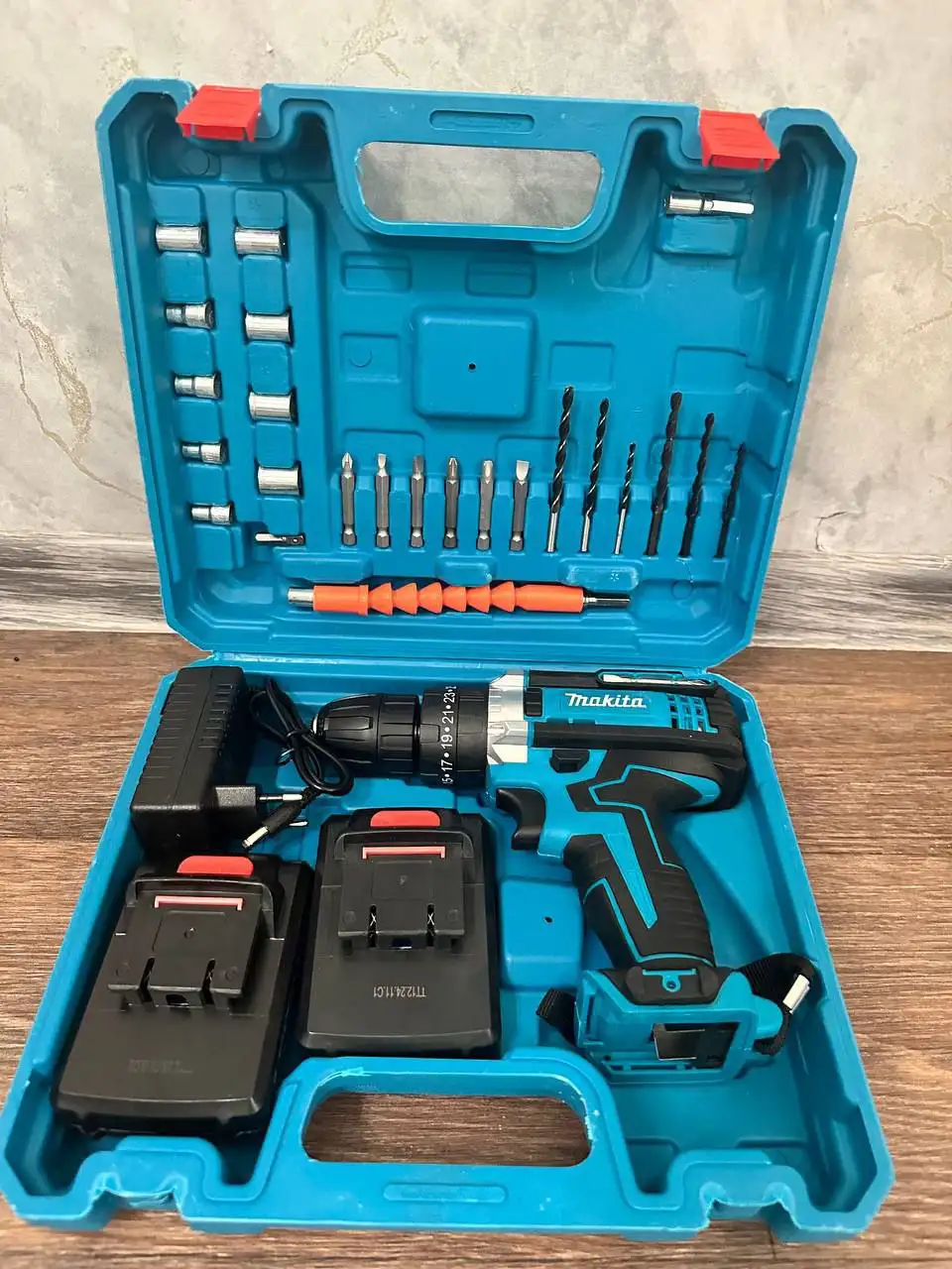 Шуруповёрт Макита - Инструменты (Электроника) в Южно-Сахалинск