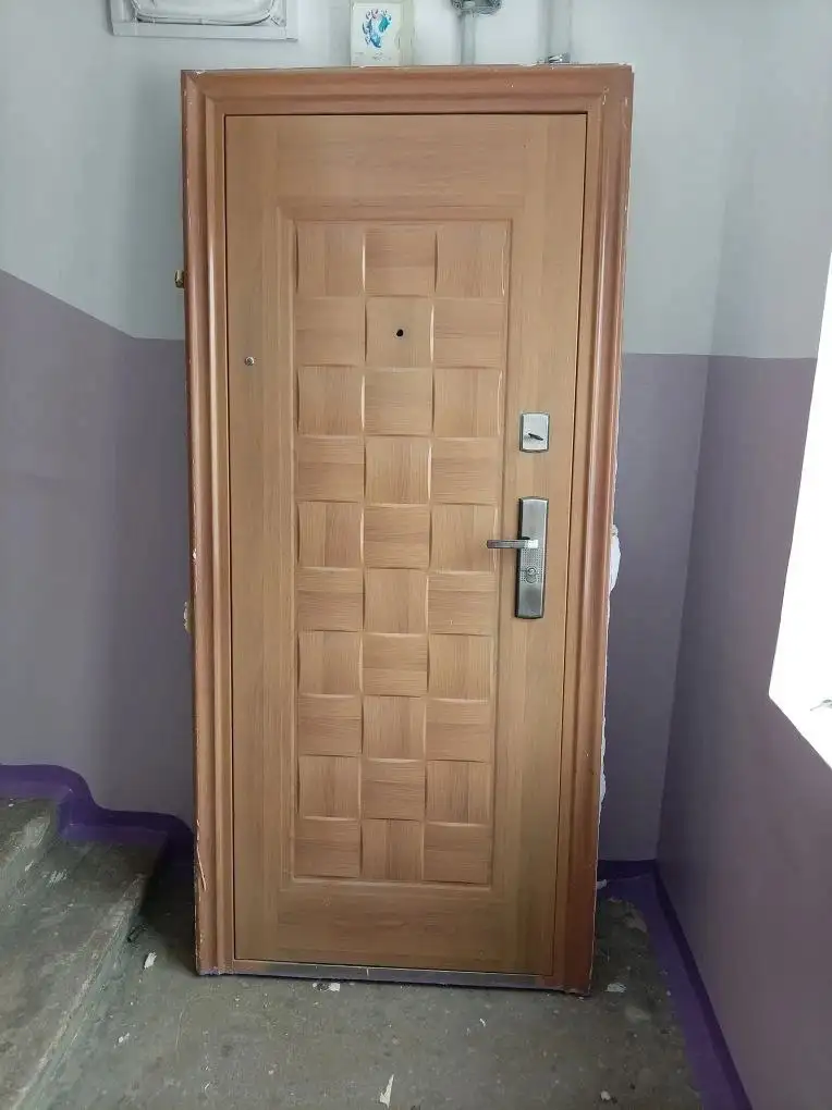 Продажа б/у двери с доставкой и установкой - Двери (Для дома и дачи) в Южно-Сахалинск