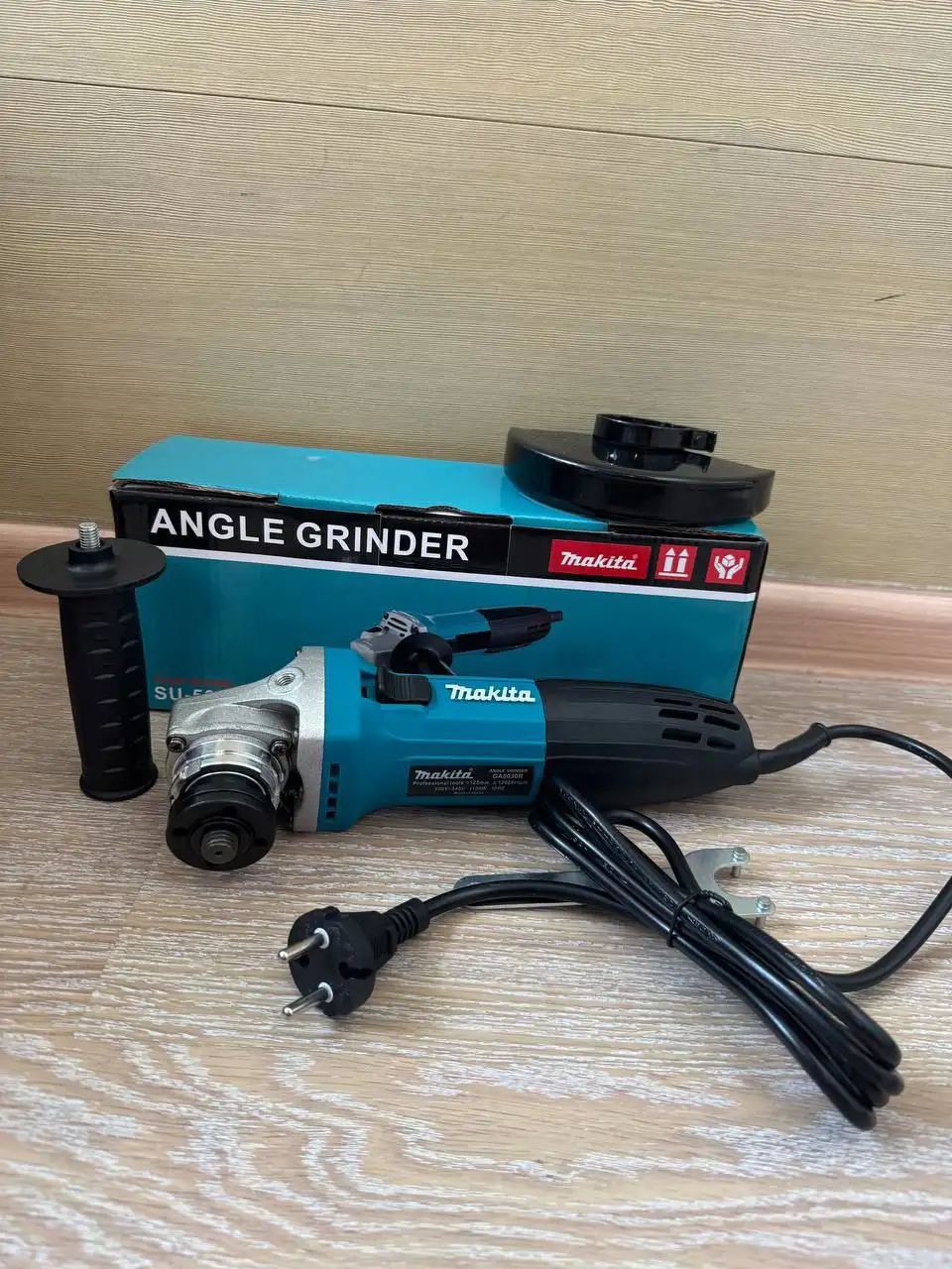 Болгарка Макита полный комплект - Барахолка в Южно-Сахалинск