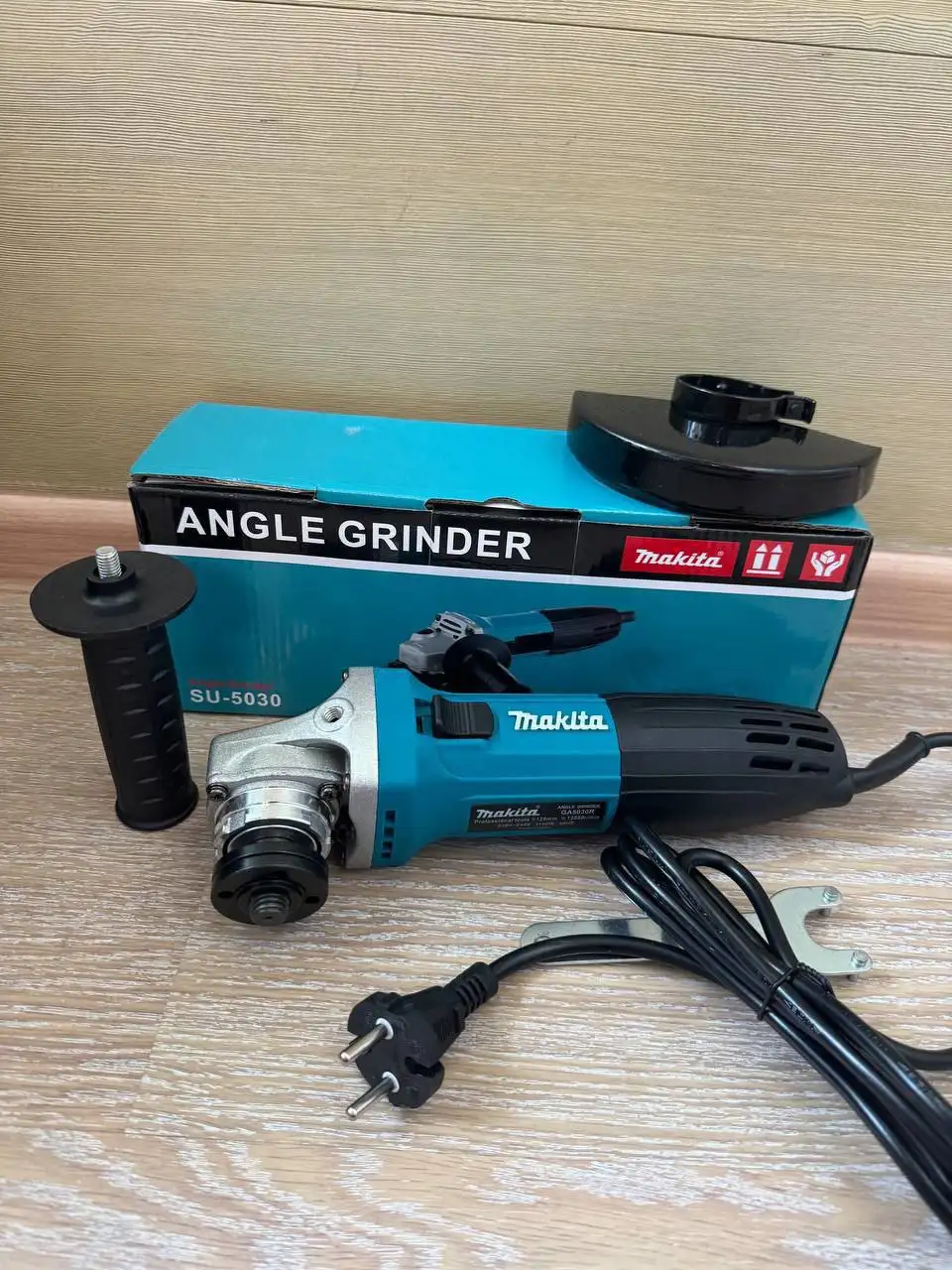 Болгарка Макита полный комплект - Барахолка в Южно-Сахалинск