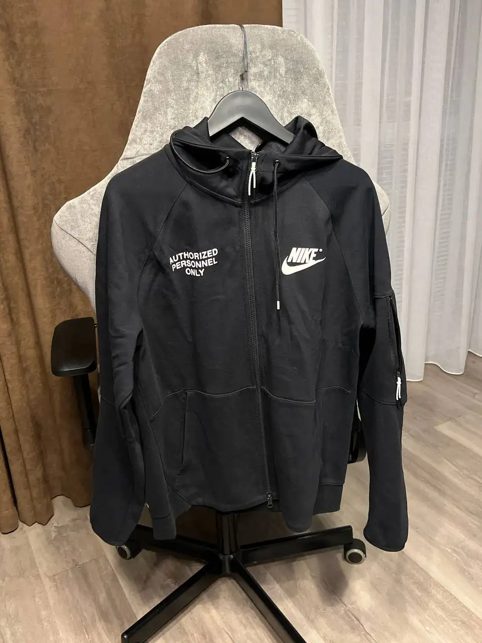 Черная кофта найк и ветровка - Верхняя одежда (Одежда) в Южно-Сахалинск