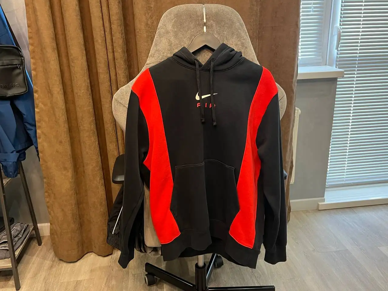 Черная кофта найк и ветровка - Верхняя одежда (Одежда) в Южно-Сахалинск