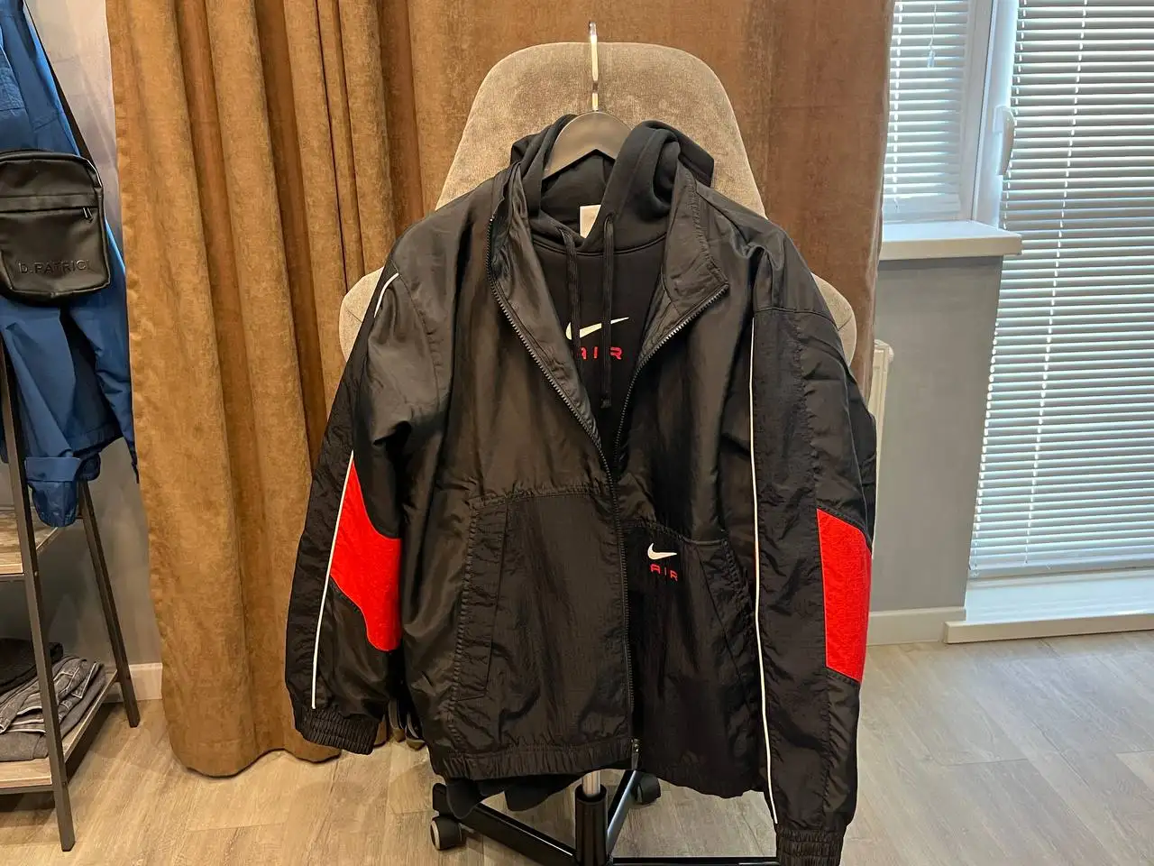 Черная кофта найк и ветровка - Верхняя одежда (Одежда) в Южно-Сахалинск