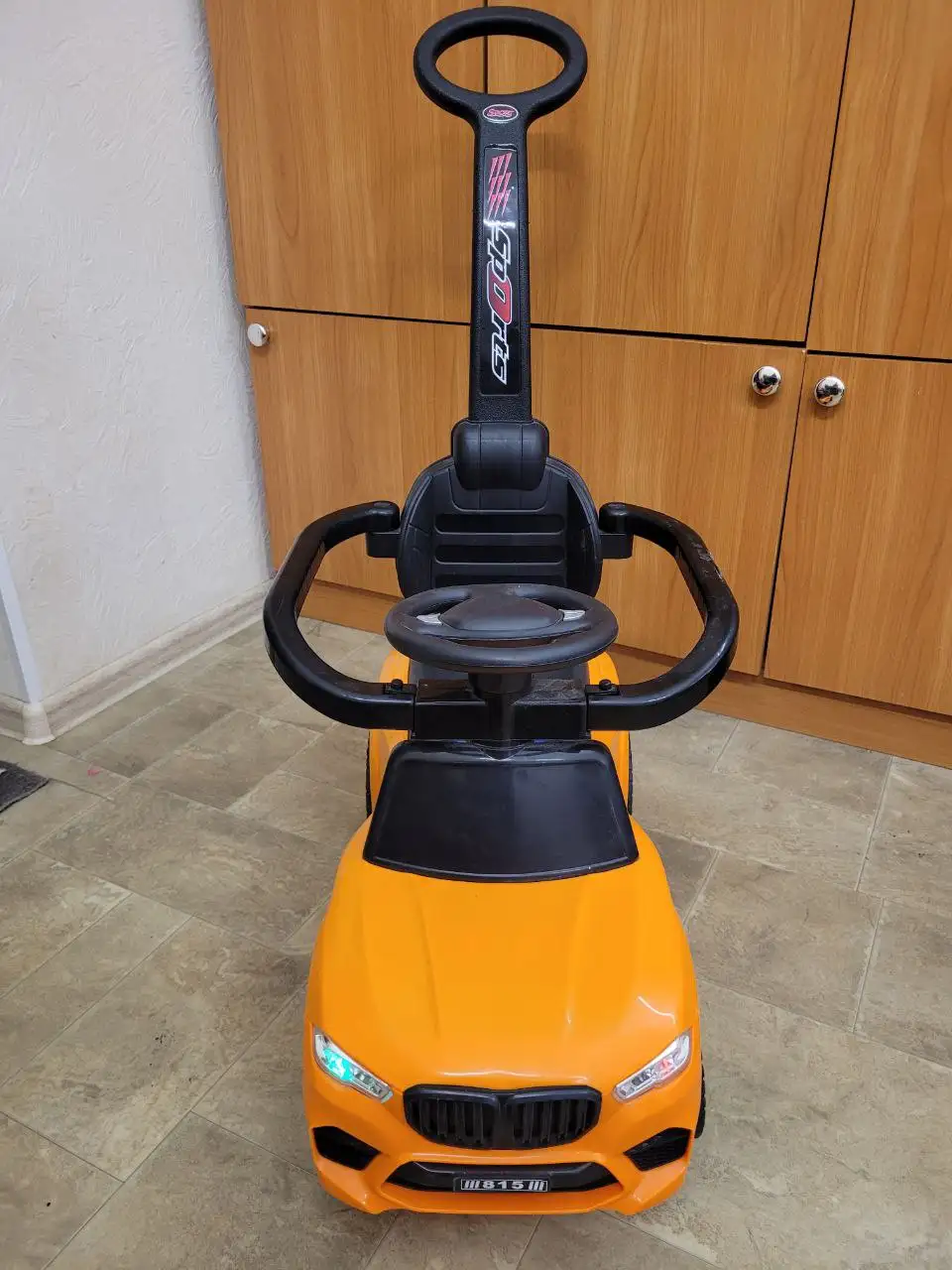 Продам детскую музыкальную машинку - Игрушки (Товары для детей) в Южно-Сахалинск