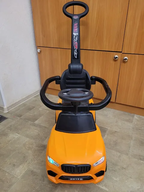 Продам детскую музыкальную машинку - Товары для детей в Южно-Сахалинск