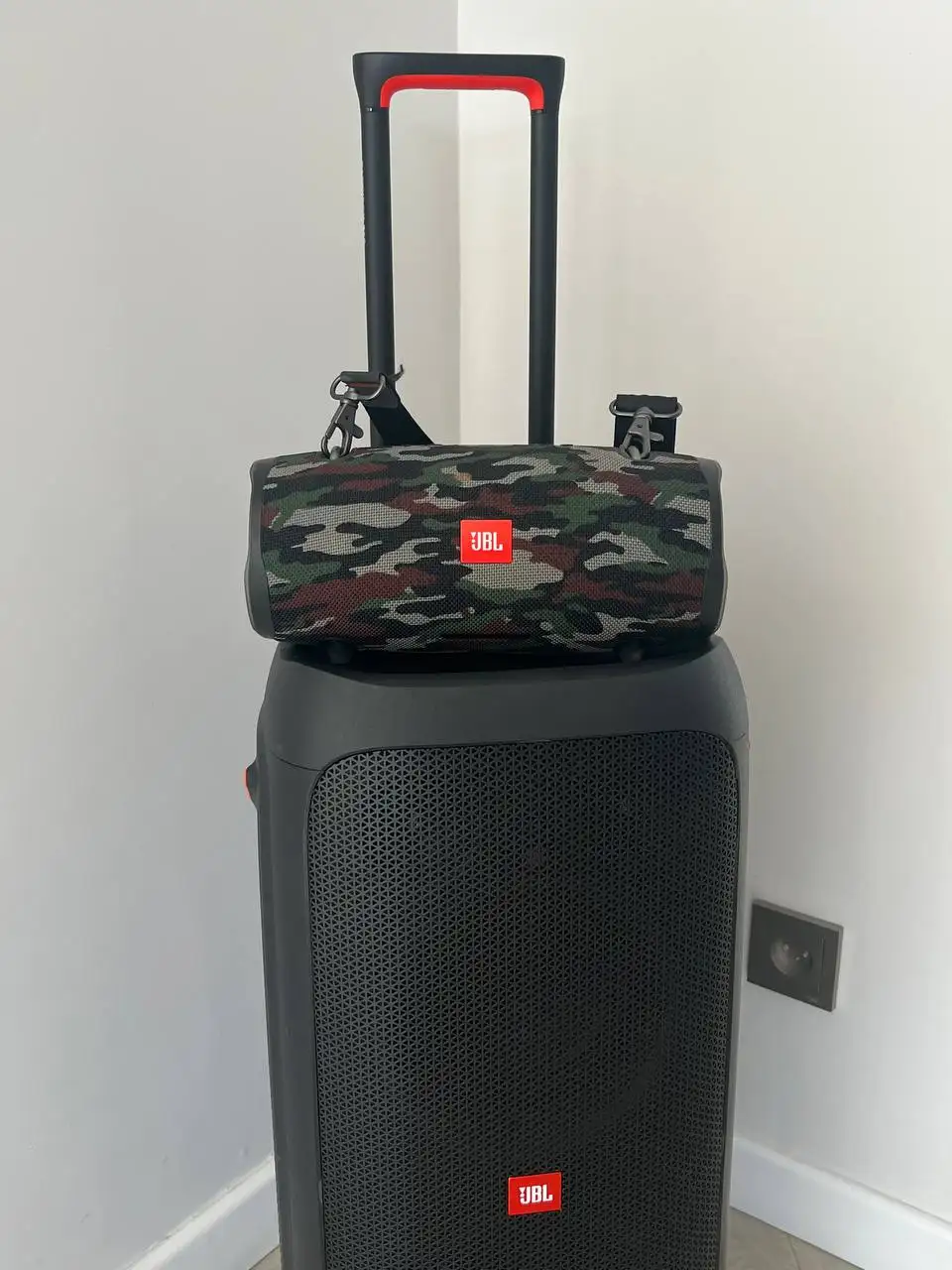 Продам колонку JBL - Аудиотехника (Электроника) в Южно-Сахалинск