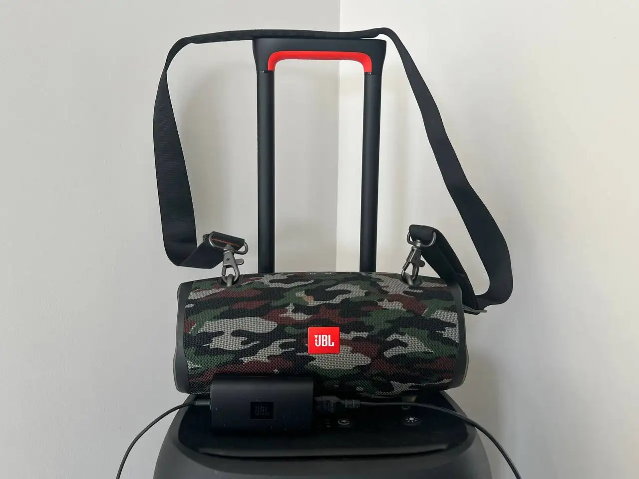 Продам колонку JBL - Аудиотехника (Электроника) в Южно-Сахалинск