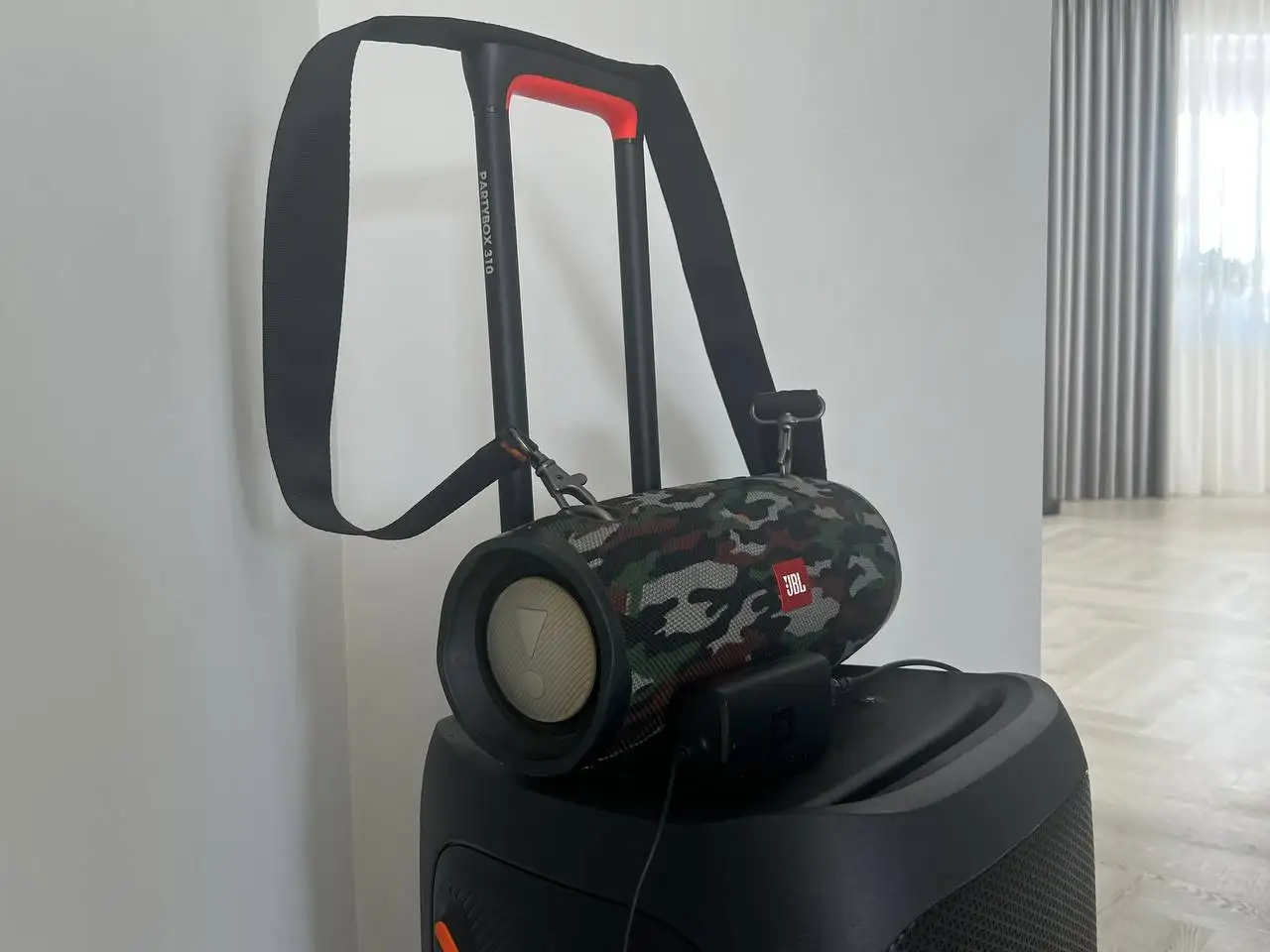 Продам колонку JBL - Аудиотехника (Электроника) в Южно-Сахалинск