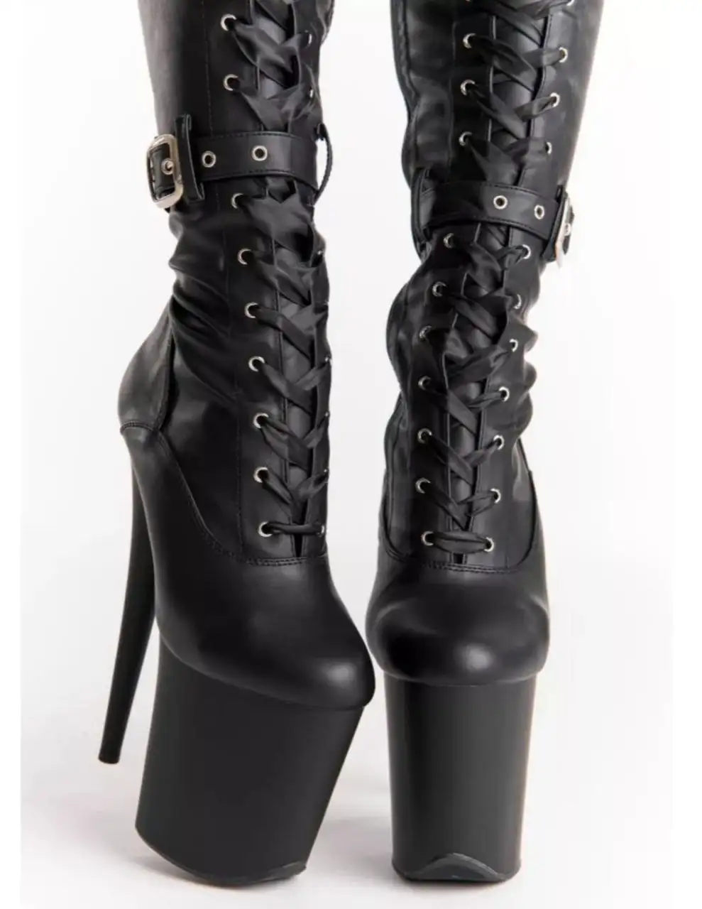 Новые стрипы 42 размера из натуральной кожи - Женская одежда (Одежда) в Южно-Сахалинск