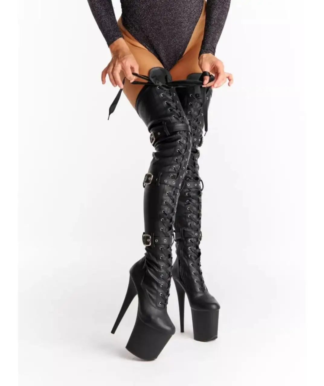 Новые стрипы 42 размера из натуральной кожи - Женская одежда (Одежда) в Южно-Сахалинск