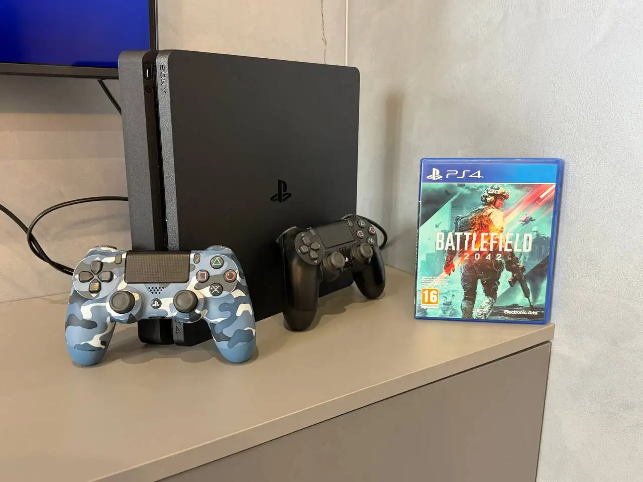 PlayStation 4 Slim 1 ТБ в отличном состоянии - Игровые консоли (Электроника) в Южно-Сахалинск