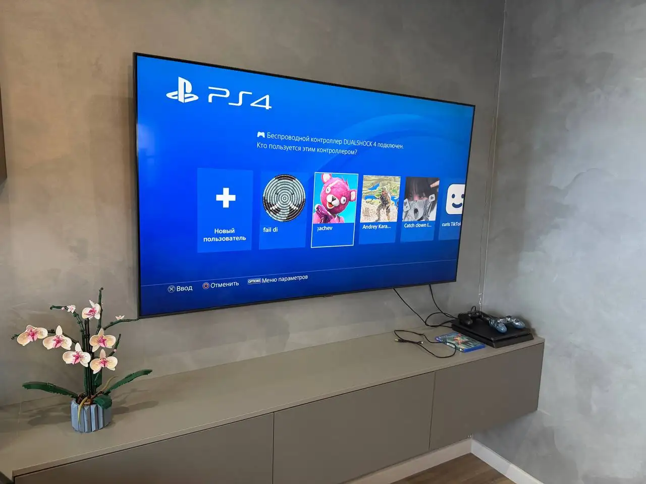 PlayStation 4 Slim 1 ТБ в отличном состоянии - Игровые консоли (Электроника) в Южно-Сахалинск