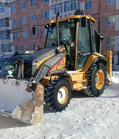 Экскаватор-погрузчик Volvo BL61b 2011 года выпуска - Барахолка в Южно-Сахалинск