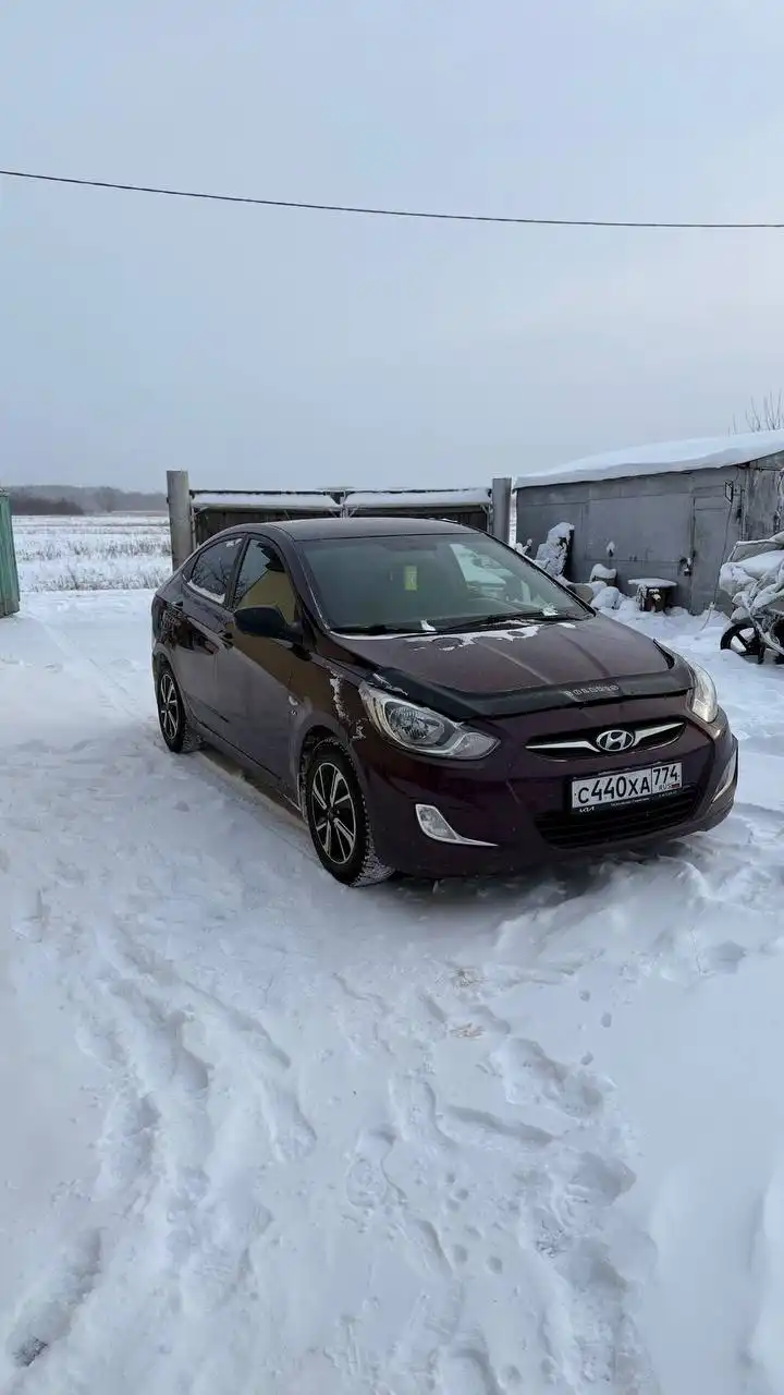 Продажа Hyundai Solaris 2014 года - Авто в Неизвестно