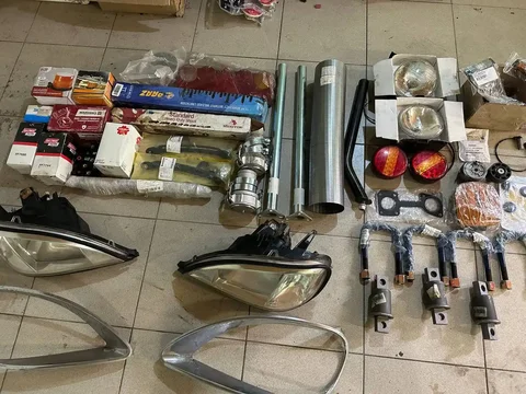 Запчасти на Фредлайнер КОЛУМБИЯ - Запчасти в Неизвестно