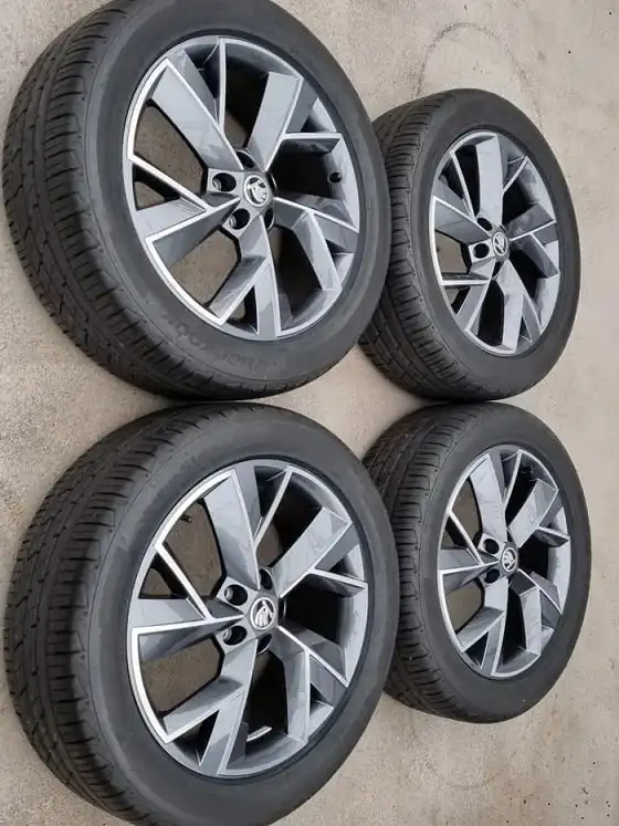 Колеса Skoda Kodiaq оригинал 235/50 R19 зимние шипованные Nokian - Запчасти (Авто) в Неизвестно