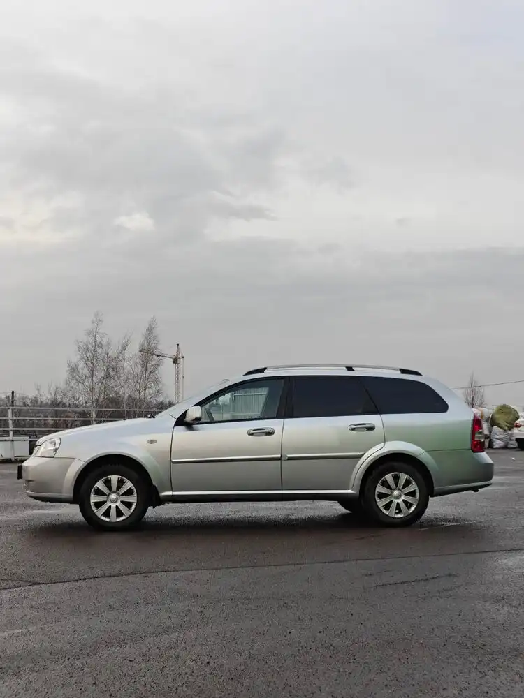 Chevrolet Lacetti универсал 2010 года