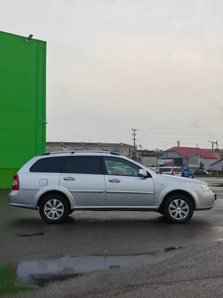Chevrolet Lacetti универсал 2010 года