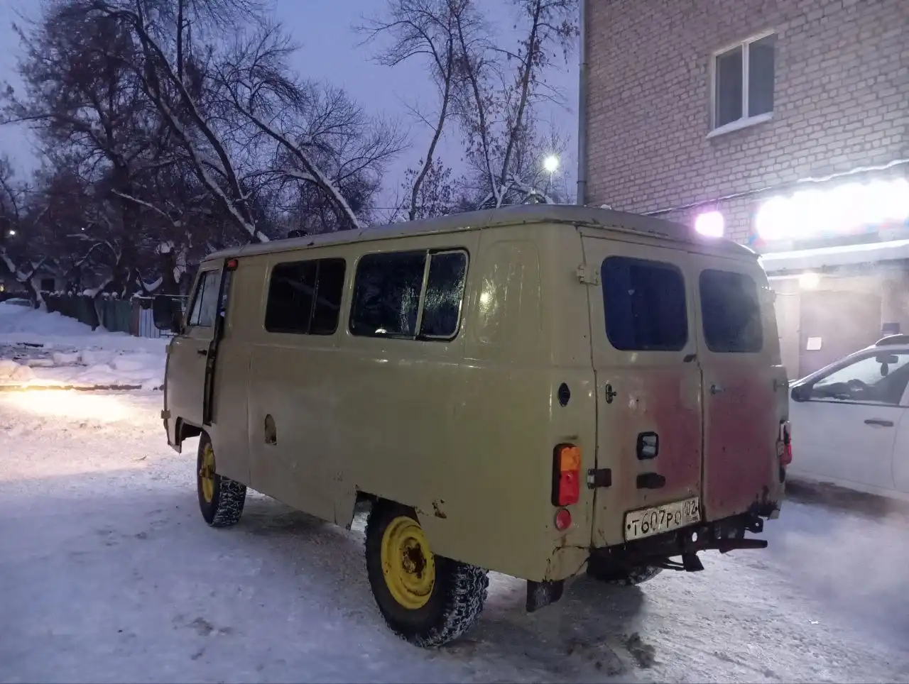 Продам УАЗик буханку 1996 года - Грузовики и коммерческий транспорт (Авто) в Неизвестно