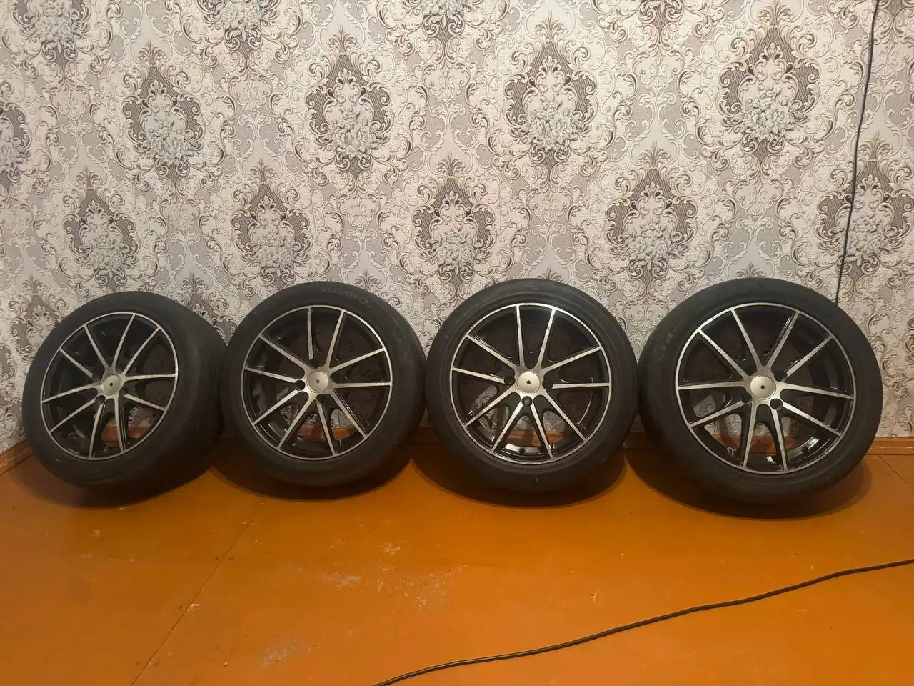 Продажа дисков Воссаны 15R на низкопрофильной резинке - Диски и шины (Авто) в Черниковка