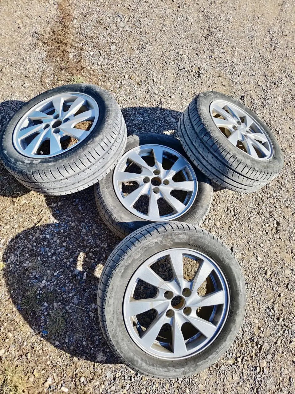 Литные диски с резиной Pirelli Cinturato P1 для Lada Kalina Cross - Диски и шины (Запчасти) в Октябрьский