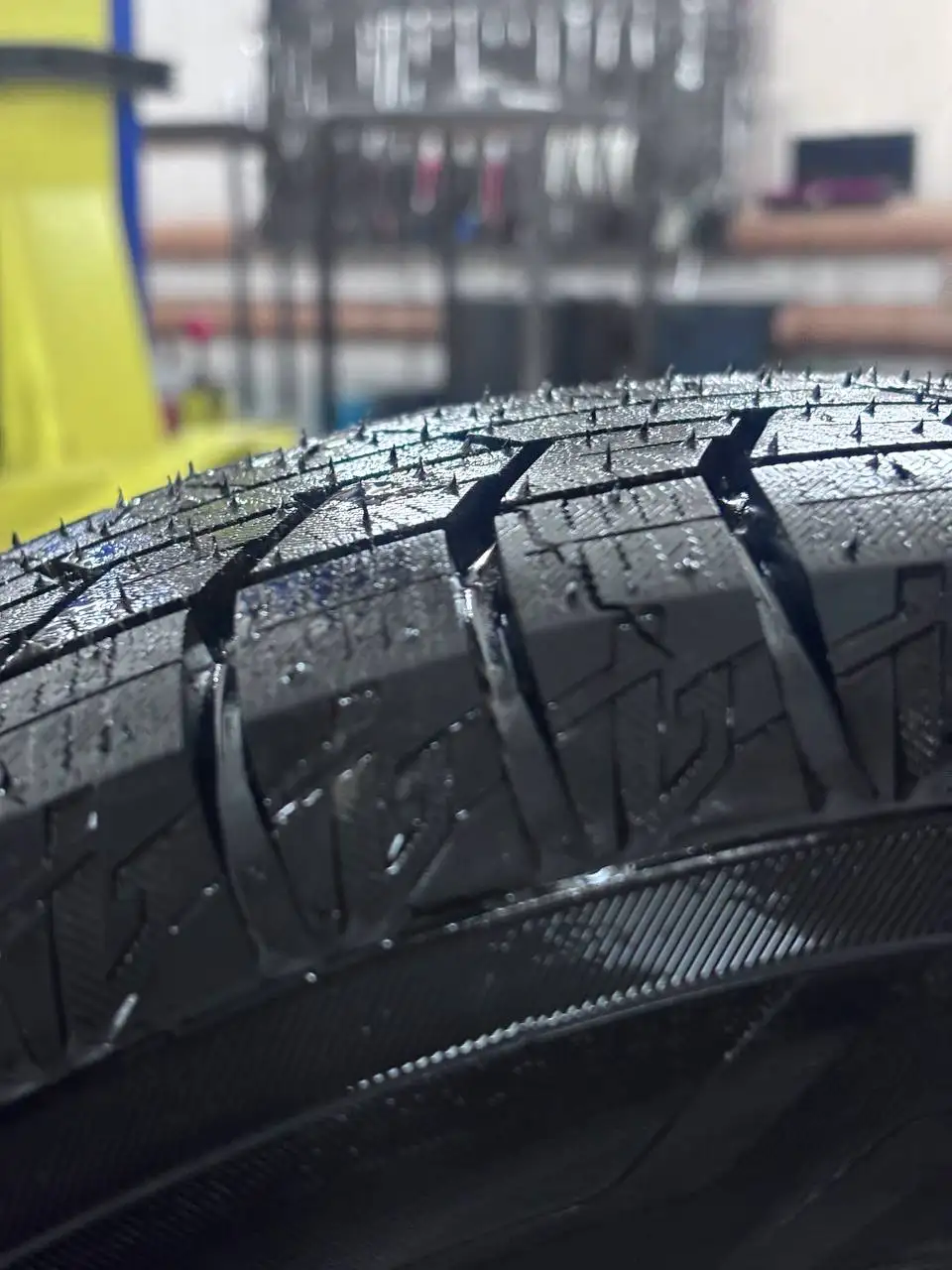 Продажа новых колес липучек для Гранты - Шины и диски (Авто) в Неизвестно