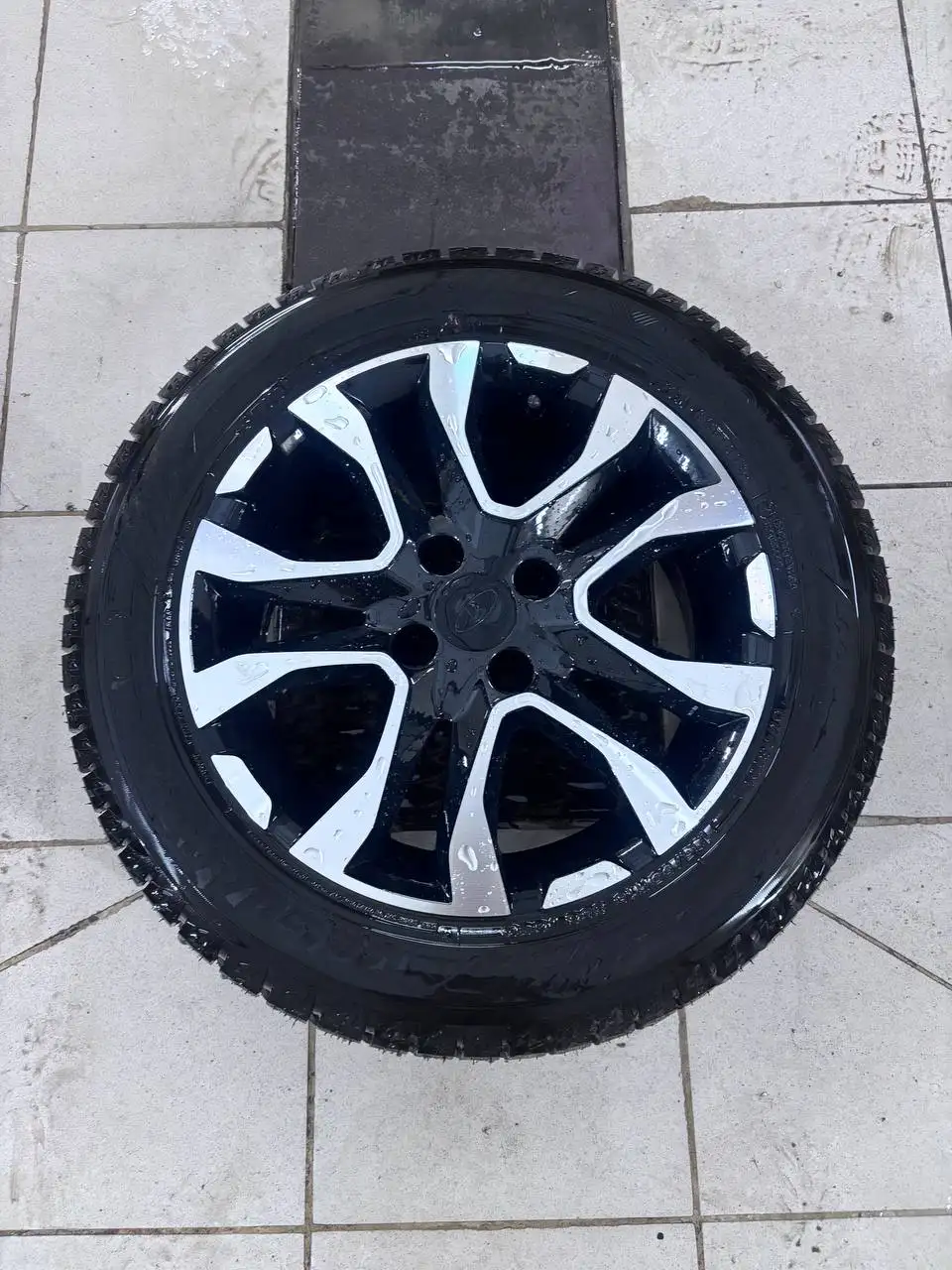 Продажа новых колес липучек для Гранты - Шины и диски (Авто) в Неизвестно