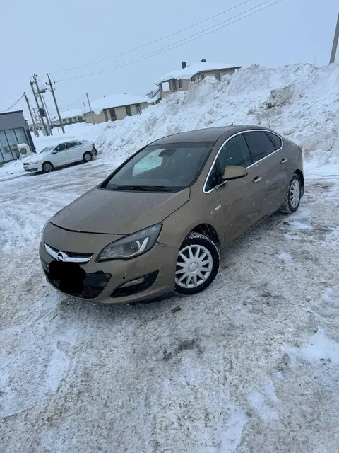 Opel Astra J 2013/2014 года - Легковые автомобили в Казань