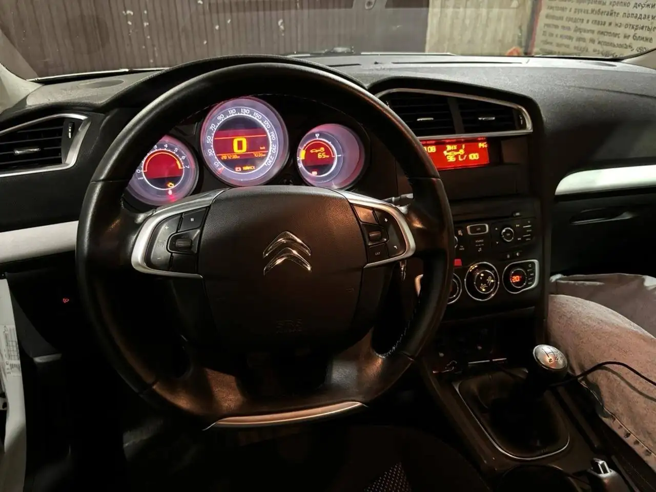 Citroen C4 2013 года, 1.6 механика - Легковые автомобили (Авто) в Неизвестно