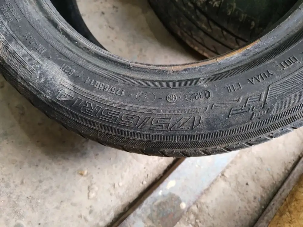 Продажа двух летних шин 175/65/14 - Шины и диски (Авто) в Октябрьский