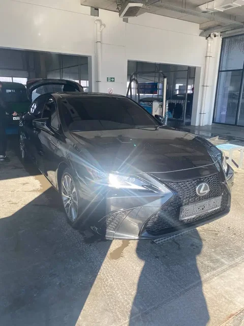 Lexus ES 250 2020 года с люком и черным потолком - Легковые автомобили в Набережные Челны