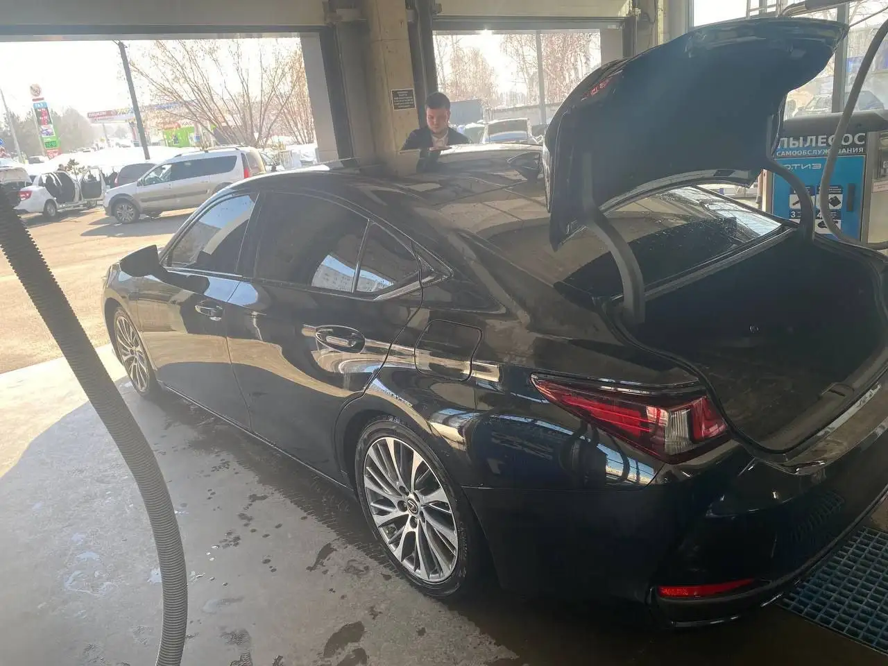 Lexus ES 250 2020 года с люком и черным потолком - Легковые автомобили (Авто) в Набережные Челны